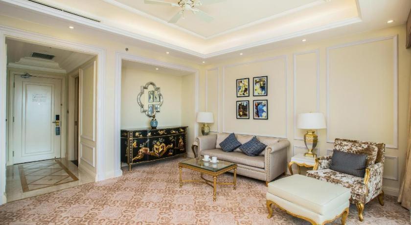 Vinoasis Phu Quoc Hotel Bien Hoa Exterior photo